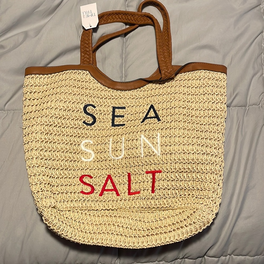 XL Straw Beach Bag NWT. Bundle & save $$$ - Picture 2 of 7
